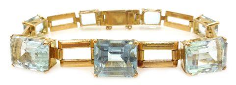 Graduating emerald cut aquamarine 18ct gold link bracelet Condition Report Gold