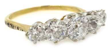 Five stone graduating diamond ring, diamond set shoulders, stamped 18ct Plat,