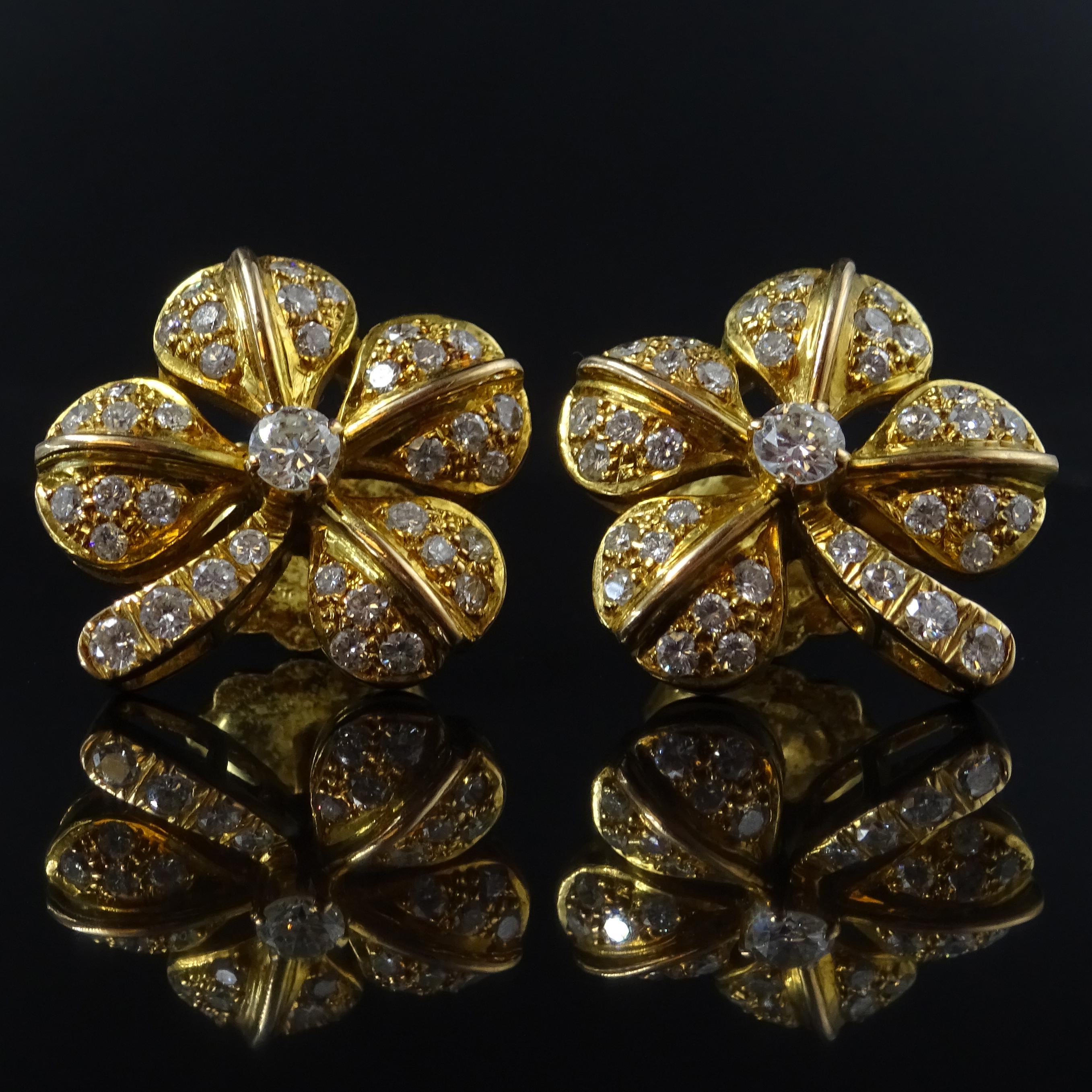 Pair of 18ct gold diamond set clover ear-rings, - Image 2 of 5