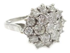 18ct white gold diamond cluster ring Condition Report Gold tested 18ct, approx 6.