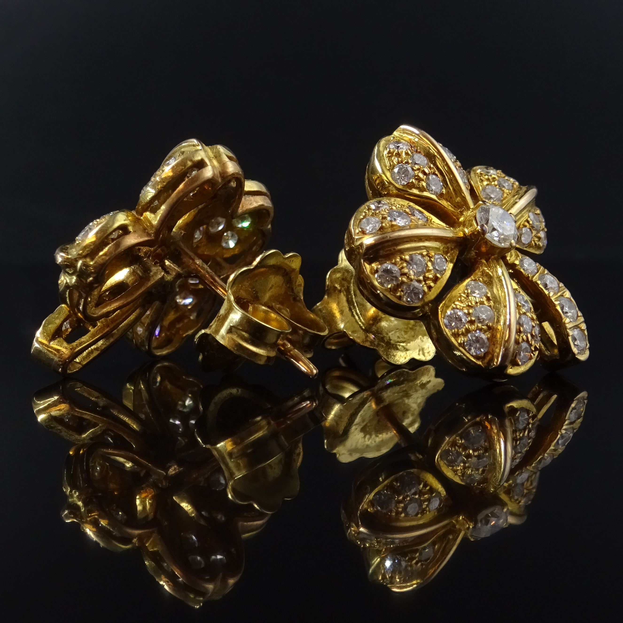 Pair of 18ct gold diamond set clover ear-rings, - Image 3 of 5