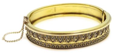 Victorian 15ct gold hinged bangle in original box 18.