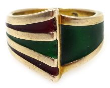 Gold red and green enamel ring, hallmarked 9ct Condition Report Approx 6.