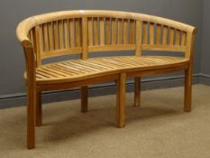 Hardwood garden bench with curved back, W160cm Condition Report <a href='//www.