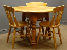 Circular pine table, three splayed turned supports (D98cm, H77cm),