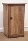 20th century oak cupboard (W45cm, H77cm, D42cm),