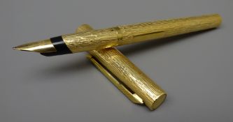 Writing Instruments - Parker "105" rolled gold bark effect fountain pen with '14K' gold nib,