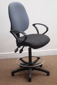Draughtmans swivel chair and small Chinese light pink ground rug Condition Report