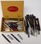 Collection of vintage fountain and ballpoint pens including; 14ct gold nibs, Parker pen, Platignum,