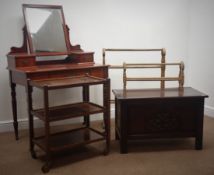 Edwardian walnut dressing table with raised mirror, two trinket drawer and single frieze drawer,