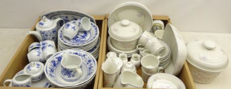 Royal Doulton Chelsea pattern tea and dinner ware,