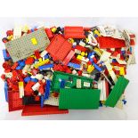 Collection of vintage Lego, in one box Condition Report <a href='//www.