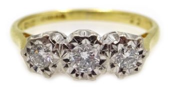 18ct gold three stone diamond ring, Birmingham 1972 Condition Report size M 2.