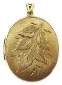 9ct gold locket, engraved and brushed decoration, hallmarked, approx 13.