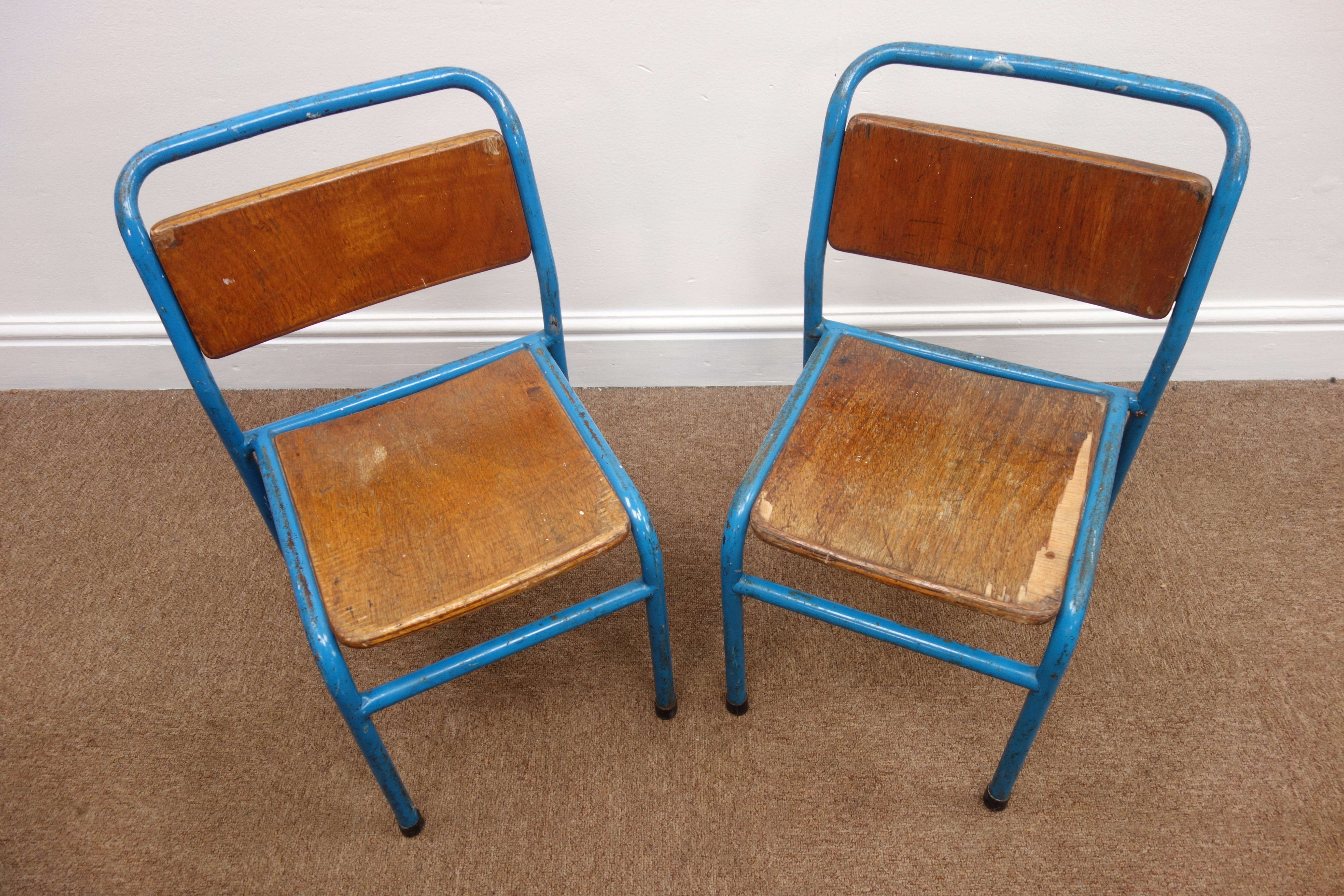 Pair of Vintage Child's school chairs, blue metal frames with laminate seats and backs, - Bild 3 aus 4