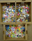 Collection of keyrings, badges and pin badges including Disney, advertising, charity, Star Wars,