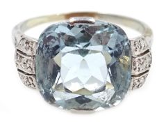 Art Deco aquamarine ring, diamond shoulders platinum Condition Report size N 4.