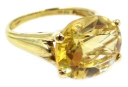 Gold oval citrine ring, hallmarked 9ct Condition Report Approx 3.