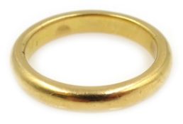 22ct gold (tested) wedding band, approx 7.