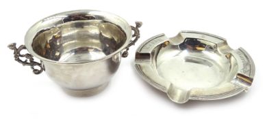 Silver twin handled bowl by Thomas Bradbury & Sons Ltd Sheffield 1902,