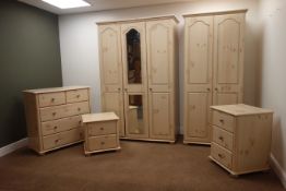 Savannah washed pine bedroom suite comprising a triple wardrobe with mirror (W127cm, H192cm, D56cm),