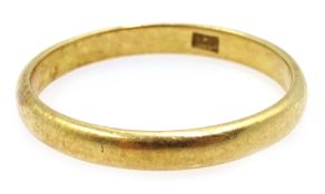 18ct gold wedding band stamped 18ct Condition Report size T 3gm<a href='//www.