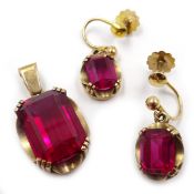 9ct gold red stone pendant and pair matching ear-rings Condition Report 7.