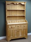 Traditional pine dresser, break front projecting cornice, two plate rack shelves,
