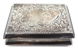 Edwardian silver snuff box, engraved foliage decoration and gilt interior by Joseph Gloster,
