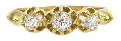 18ct gold three stone diamond ring, Birmingham 1912 Condition Report Approx 2.