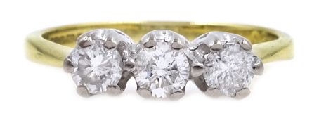 18ct gold three stone diamond ring, hallmarked, diamonds 0.