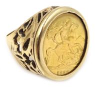 1913 gold half sovereign loose mounted in gold ring,