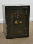 'Samuel Withers & Co Ltd' cast iron safe, single door enclosing a single drawer,