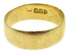18ct gold wedding ring hallmarked Condition Report 5gm U-V<a href='//www.