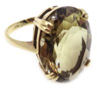 9ct gold oval smoky quartz ring, stamped 9 375 Condition Report Approx 4.