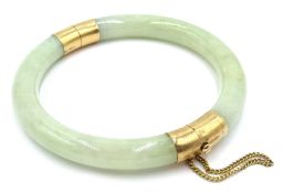 Jade bangle gold mounts and hinge stamped 9K 375 Condition Report <a