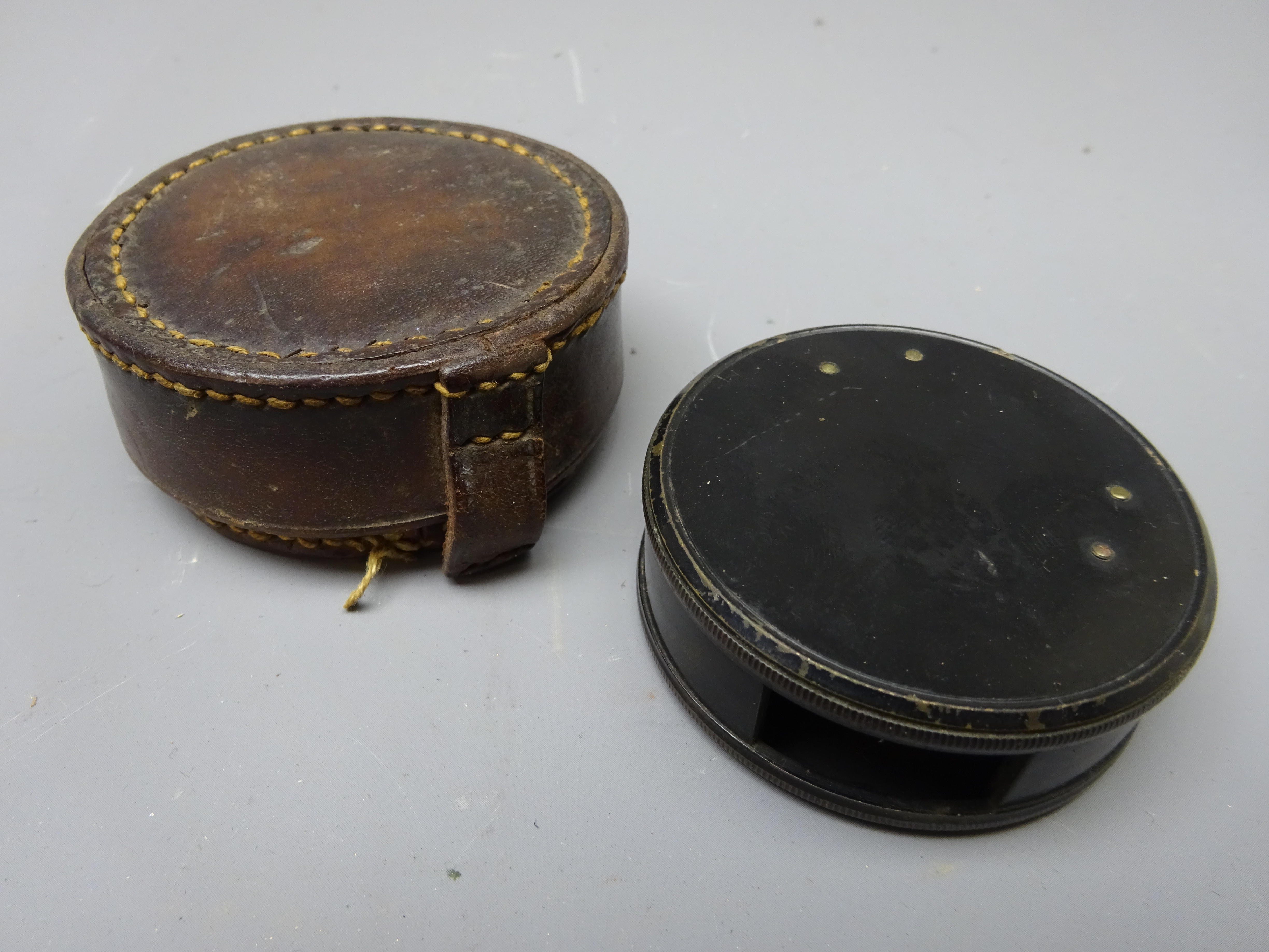 Right angle viewer by F. Barker & Son, black japanned drum shape body in leather carrying case D5.