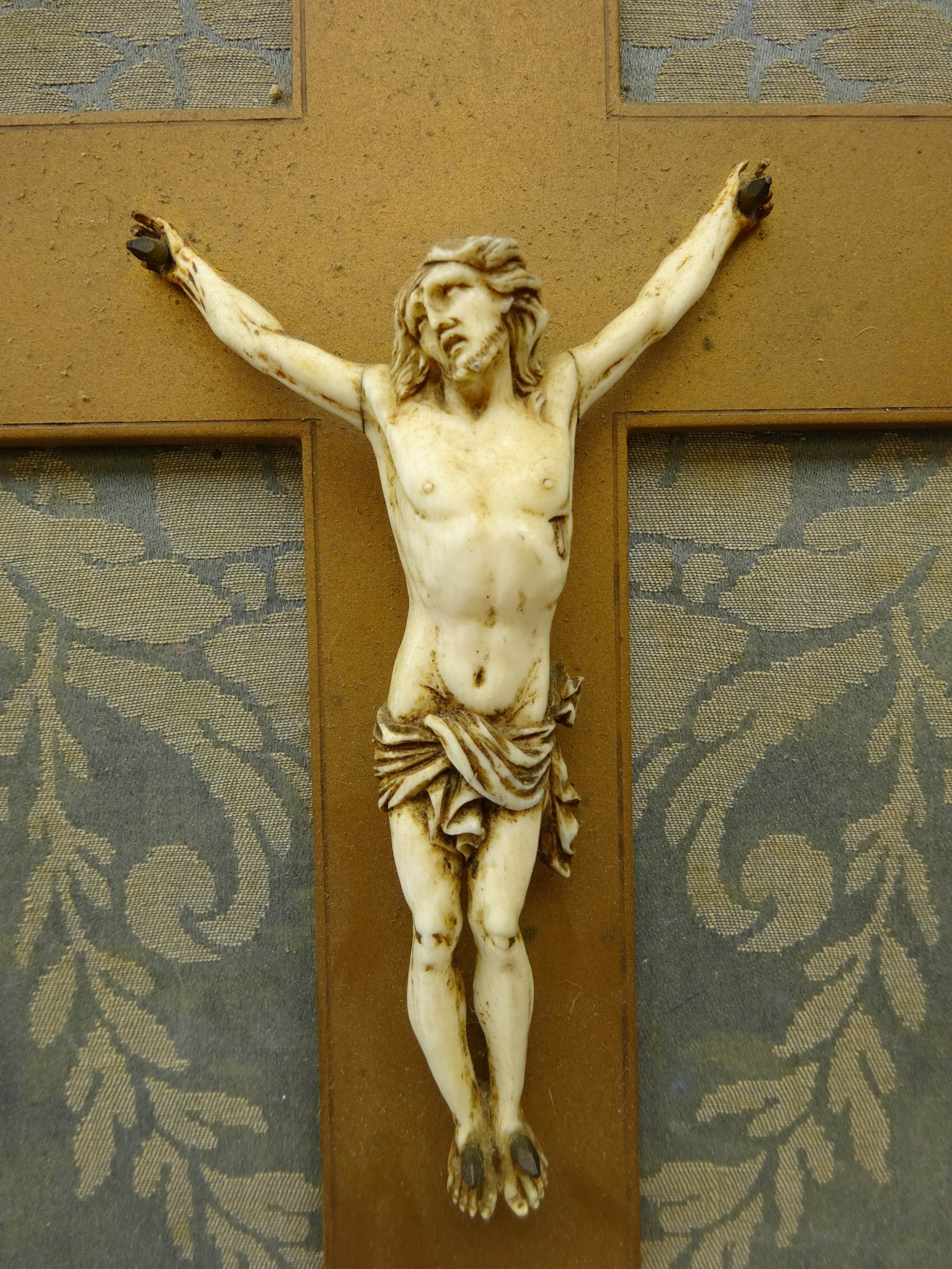 19th century Continental carved ivory Corpus Christi with ivory INRI on a giltwood cross, - Image 2 of 5