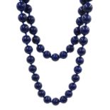 Lapis lazuli bead necklace, length 98cm Condition Report <a href='//www.