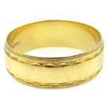 18ct gold band, hallmarked, approx 6.