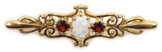 9ct gold opal and garnet brooch, stamped 375 Condition Report Approx 2.