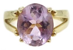 9ct gold oval morganite ring, hallmarked Condition Report Approx 5.