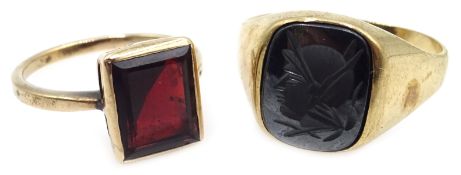 9ct gold hematite ring with intaglio centurion,