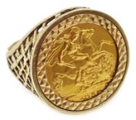 1982 gold half sovereign, loose mounted in gold ring,