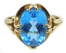 9ct gold oval blue topaz ring, hallmarked Condition Report Approx 3.