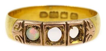 Victorian 22ct gold ring set with an opal, London 1898 Condition Report Approx 3.