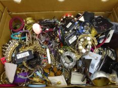 Quantity of costume jewellery, trinkets and fancy goods,