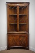 Quality Regency style mahogany concave corner cabinet, projecting cornice, dentil frieze,
