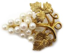Gold pearl grape vine brooch, hallmarked 9ct Condition Report 3.