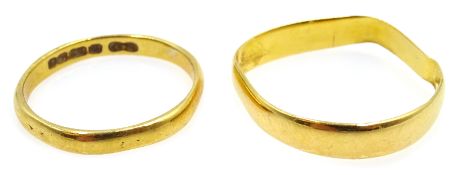 Two 22ct gold wedding bands halllmarked approx 5gm Condition Report <a